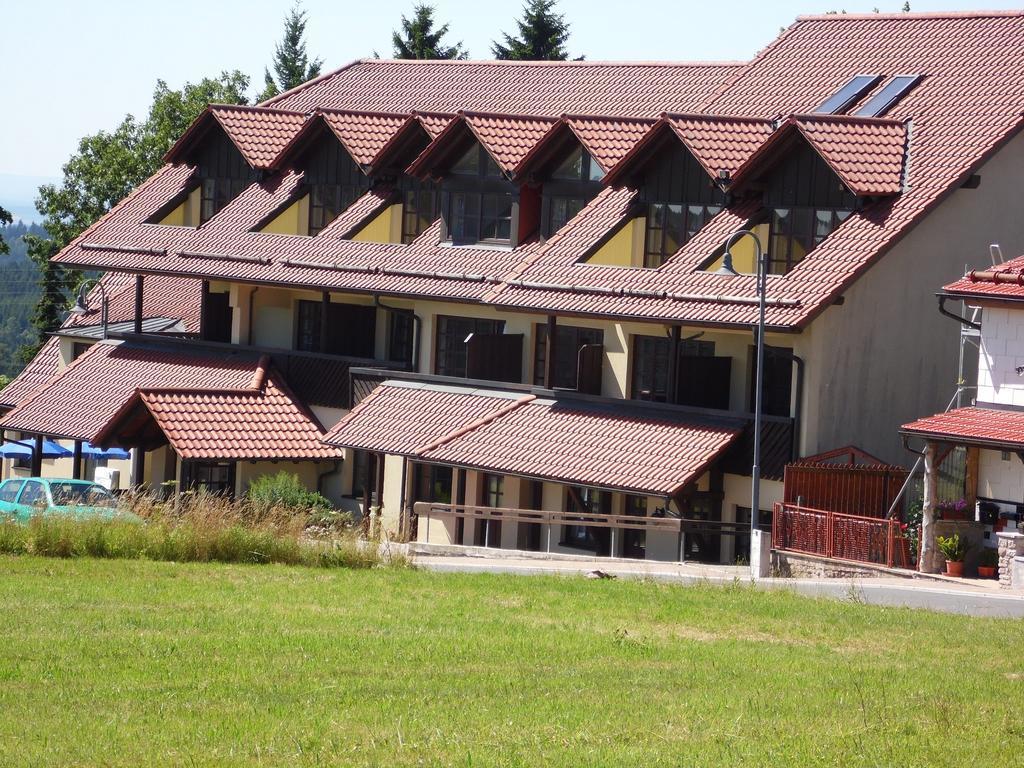 Berggasthof & Hotel Kranich, Hinterrod Eisfeld Exterior photo